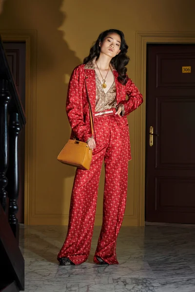 Look 50
